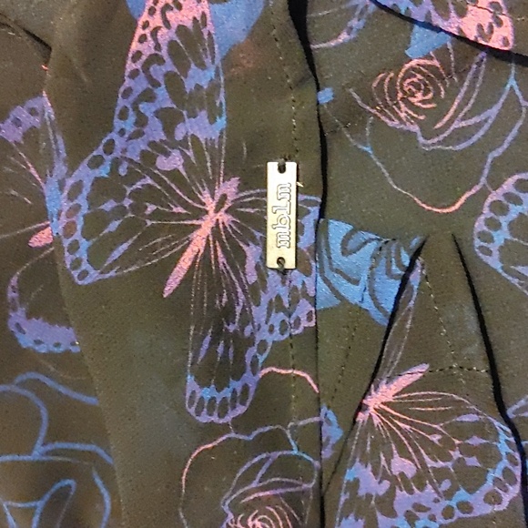 3/$30 mblm Skull & Roses Blouse - Picture 5 of 7